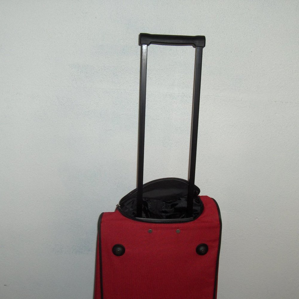 American Tourister Wheeled Duffel Bag - Picture 4 of 8